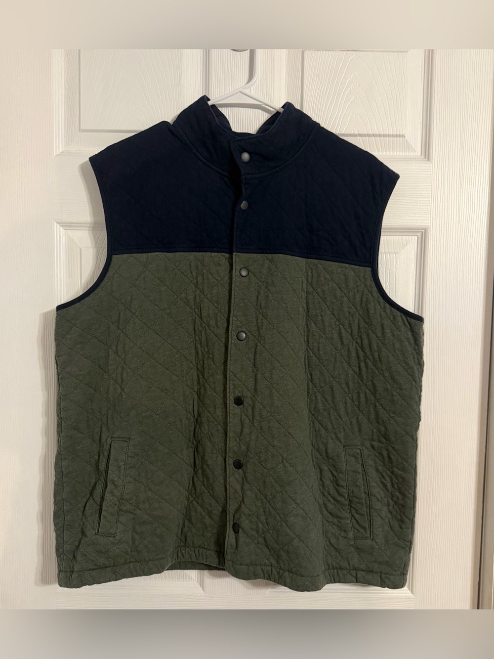 Croft And Barrow Quilted Vest Mens XL Olive Green & Navy Snap Front Closure